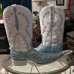 El General White and Teal Heeled Boots